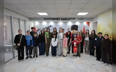 KONAK BELEDİYE BAŞKANI NİLÜFER ÇINARLI MUTLU: “BİR KENTTE ÇOCUKLAR MUTLU DEĞİLSE KİMSE MUTLU OLAMAZ”