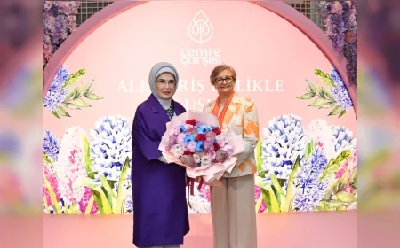 CUMHURBAŞKANI ERDOĞAN’IN EŞİ EMİNE ERDOĞAN: “AİLE, İYİLİK VE SÜRDÜRÜLEBİLİRLİK ÇÖZÜMÜN TAM MERKEZİNDEDİR”