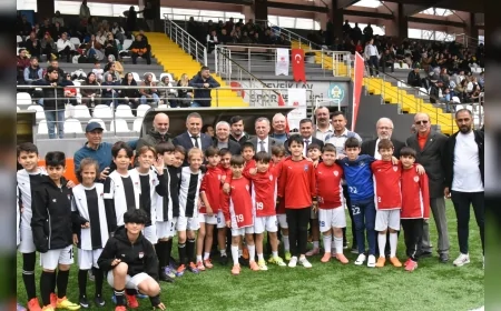 Yunusemre Belediye Başkanı Semih Balaban: “23 Nisan’da çocuklarımızın sahadaki mutluluğu her şeye değer”