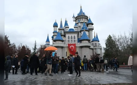 Eskişehir Büyükşehir Belediyesi 23 Nisan Coşkusunu Parklara ve Sahnelere Taşıdı