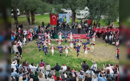 İZMİR KARŞIYAKA’DA 23 NİSAN COŞKUSU ŞENLİK, TURNUVA VE BİSİKLET TURUYLA KUTLANDI