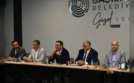 Başiskele Belediye Başkanı M. Yasin Özlü muhtarlarla bir araya geldi “İlçemizi ortak akılla yönetiyoruz”