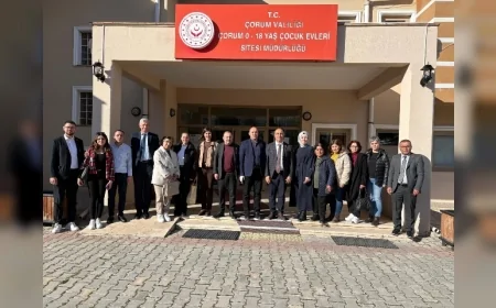 CHP Çorum İl Başkanı Av. Dinçer Solmaz ve Parti Heyeti Sevgi Evlerindeki Çocukların 23 Nisan Bayramını Kutladı