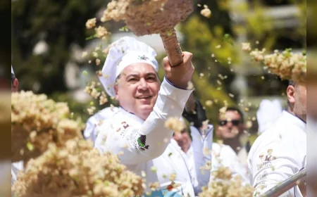 Manisa Büyükşehir Belediye Başkanı Besim Dutlulu Ulu Park'ta 5 Bin Kişilik Bahar Pilavını Kardı