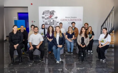 Konak Belediye Başkanı Nilüfer Çınarlı Mutlu gençlik merkezinde öğrencilerle buluştu “Gençlere daha çok ulaşmak istiyoruz”