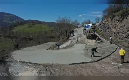 ORDU BÜYÜKŞEHİR BELEDİYE BAŞKANI DR. MEHMET HİLMİ GÜLER: “AKKUŞ’TA 7 MAHALLEYİ BİRBİRİNE BAĞLAYAN YOLU KONFORLA BULUŞTURDUK”