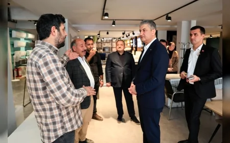 ADANA VALİSİ MUSTAFA YAVUZ KÜÇÜKDİKİLİ MAHALLESİ’NDE ESNAF VE VATANDAŞLARLA BİR ARAYA GELDİ