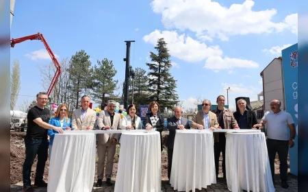 ESKİŞEHİR BÜYÜKŞEHİR BELEDİYE BAŞKANI AYŞE ÜNLÜCE: “ÇOCUKLAR İÇİN HER YATIRIM GELECEĞE ATILMIŞ BİR ADIMDIR” SAZOVA ÇOCUK EVİNİN TEMELİ ATILDI
