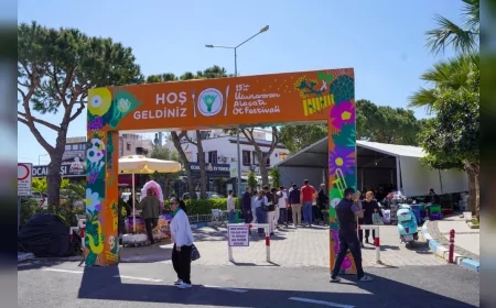 İzmir Çeşme’de 15. Uluslararası Alaçatı Ot Festivali stantları açıldı, yarışmalar ve etkinlikler yoğun katılımla sürüyor