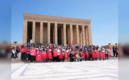 DENİZLİ BÜYÜKŞEHİR BELEDİYESİNDEN 23 NİSAN’A ÖZEL ATA’YA SAYGI GEZİSİYLE 77 ÖĞRENCİ ANITKABİR’E GÖTÜRÜLDÜ