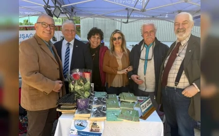 İzmir Gazeteciler Cemiyeti Başkanı Dilek Gappi 7’nci İzmir Kitap Fuarı’nda gazeteci-yazar üyelerle buluştu