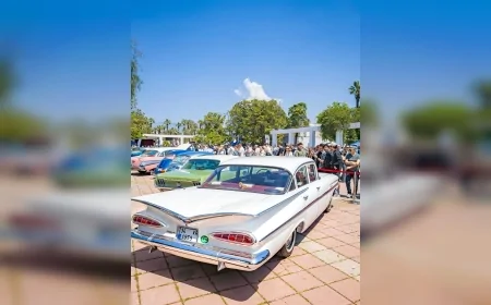 İzmir Kültürpark’ta düzenlenen klasik otomobil sergisi ziyaretçilere nostaljik yolculuk sundu