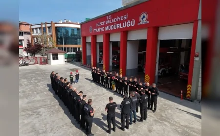 Düzce Belediyesi Minik Kardeşlerin İtfaiyeci Olma Hayalini 23 Nisan’da Gerçeğe Dönüştürdü
