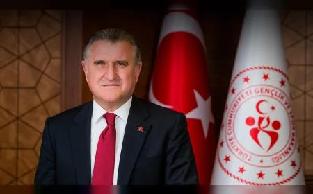 Gençlik ve Spor Bakanı Dr. Osman Aşkın Bak: '' Fenerbahçe İstanbul Jet'i Kutluyorum''