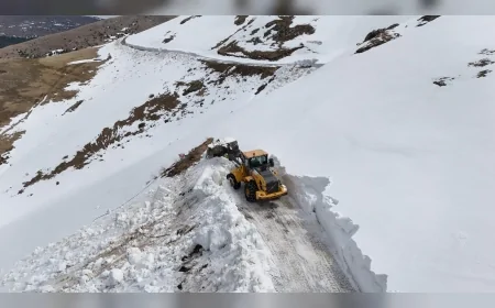 Ordu Büyükşehir Belediyesi Mayıs Öncesi 4 Metrelik Karla Yayla Yollarını Açmak İçin Yoğun Mesai Yürütüyor