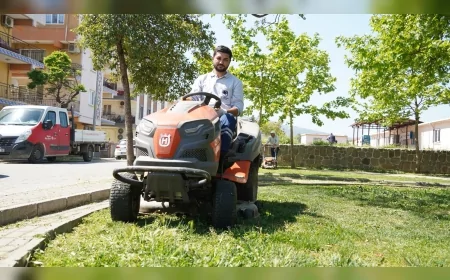 Yunusemre Belediyesi Yaz Öncesi Park ve Bahçelerde Kapsamlı Bakım Seferberliği Başlattı