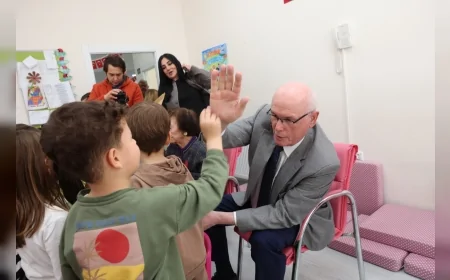 ODUNPAZARI BELEDİYE BAŞKANI KAZIM KURT ŞERİFE AYSEL ERKARA İLE KREŞTE MİNİKLERLE BULUŞTU