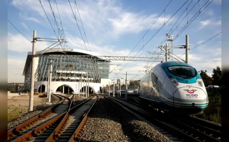 ULAŞTIRMA VE ALTYAPI BAKANI ABDULKADİR URALOĞLU: “DEMİRYOLU BİLETLERİNDE DİJİTALLEŞMEYLE 3 BİN AĞACIN KESİLMESİNİ ÖNLEDİK”