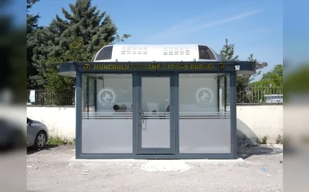 Düzce Belediyesi Muncurlu Devlet Hastanesi Önüne Yedinci Akıllı Durağı Yerleştirdi