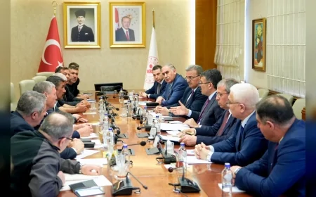 İçişleri Bakan Yardımcısı Ali Çelik başkanlığındaki görüşmelerde maden işçilerinin eylemi uzlaşmayla sona erdi