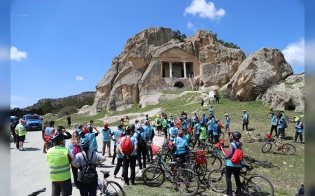 ESKİŞEHİR BÜYÜKŞEHİR BELEDİYESİ FRİG VADİSİ’NDE DÜZENLEDİĞİ BİSİKLET TURUYLA TARİH VE SPORU BULUŞTURDU