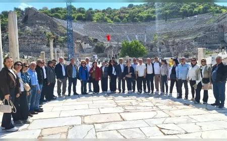 BORNOVA BELEDİYE BAŞKANI ÖMER EŞKİ: “MUHTARLARIMIZ YEREL YÖNETİMİN TEMEL TAŞIDIR”