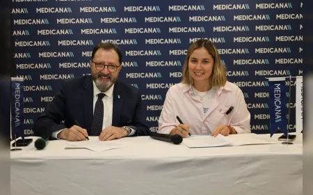 Ultra maraton yüzücüsü Bengisu Avcı sağlık sponsorluğu için Medicana ile ikinci kez anlaşma imzaladı