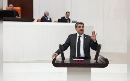 DEVA Partisi Genel Başkan Yardımcısı Mehmet Emin Ekmen: “Sosyal konut projeleri açıklanıyor ancak akıbeti belirsiz kalıyor”