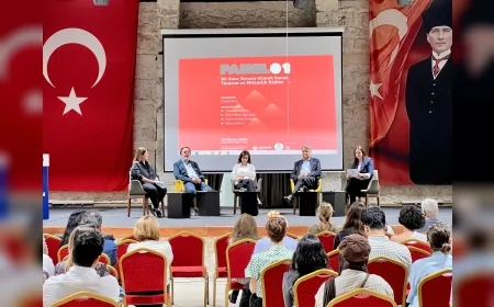 ADANA’DA SANAT TASARIM VE MİMARLIK PANELİ YOĞUN KATILIMLA GERÇEKLEŞTİ