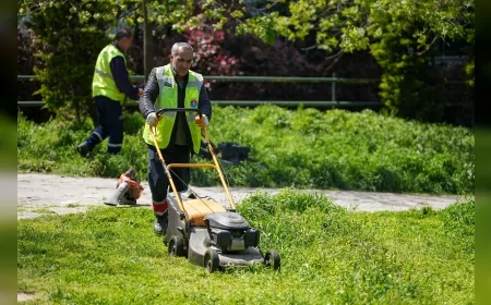 Maltepe’de parklar yaz sezonu öncesi kapsamlı bakım ve yenileme çalışmalarına alındı