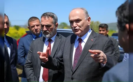 DÜZCE BELEDİYE BAŞKANI DR. FARUK ÖZLÜ GÜMRÜK MÜDÜRLÜĞÜ VE LOJİSTİK MERKEZİ PROJESİNİ BAKANLIK HEYETİYLE SAHADA İNCELEDİ