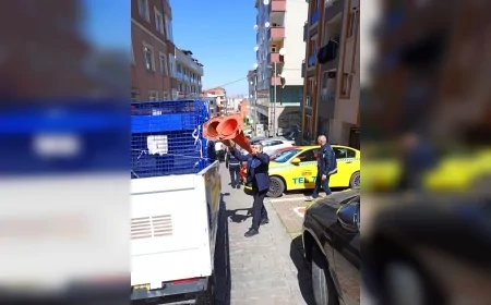 Maltepe Belediyesi Zabıta Ekipleri Zümrütevler ve Fındıklı’da Kaldırım ve Yol İşgallerini Kaldırdı