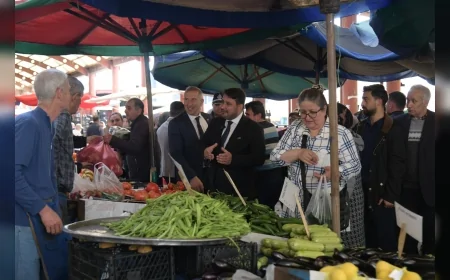 KAHRAMANKAZAN BELEDİYE BAŞKANI SELİM ÇIRPANOĞLU SALI PAZARINDA ESNAF VE VATANDAŞLARLA BULUŞTU