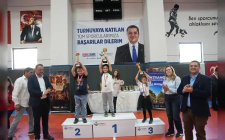 Torbalı Belediye Başkanı Övünç Demir 208 sporcunun katıldığı satranç turnuvasıyla ilçeyi sporla buluşturdu