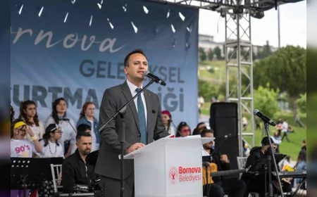 İzmir Bornova’da 23 Nisan Uçurtma Şenliği binlerce çocuğu gökyüzüyle buluşturdu