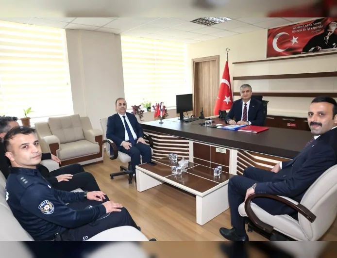 ADANA VALİSİ MUSTAFA YAVUZ KARAİSALI’DA JANDARMA VE EMNİYET TEŞKİLATINI ZİYARET ETTİ
