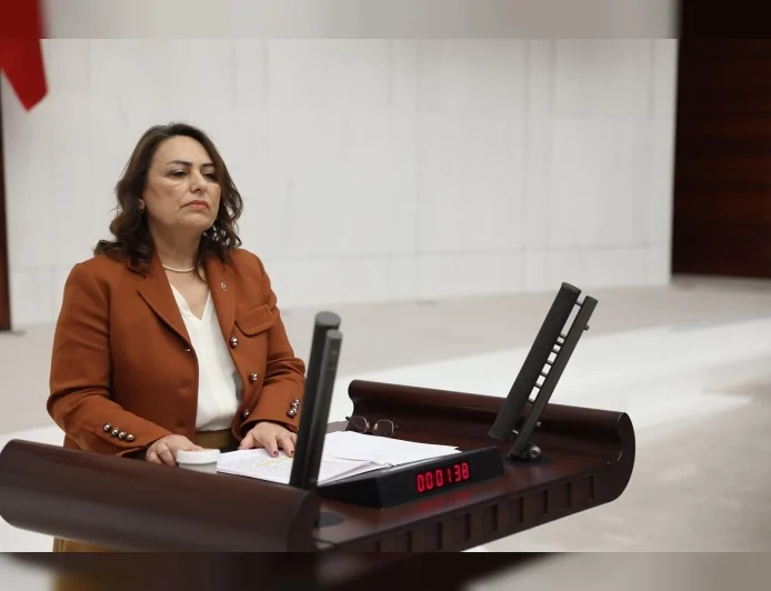 CHP Adana Milletvekili Dr. Müzeyyen Şevkin: “Yumurtalık ve Karataş’tan KKTC’ye feribot seferleri başlatılmalı”