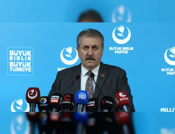 Büyük Birlik Partisi Genel Başkanı Mustafa Destici: “Ahlaksızlığa, fırsatçılığa ve küresel baskılara karşı milli duruş şart”