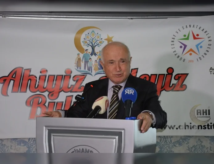 Cumhurbaşkanlığı YİK Üyesi Cemil Çiçek: “Aile yoksa devlet yok, ahilikten uzaklaşma toplumu çürütüyor”