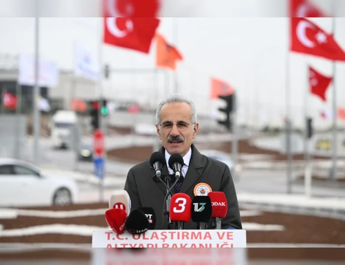 ULAŞTIRMA VE ALTYAPI BAKANI ABDULKADİR URALOĞLU: “AFYON’DA İKİ DEV PROJEYLE GÜNEY EGE’YE KESİNTİSİZ ULAŞIM SAĞLANACAK”