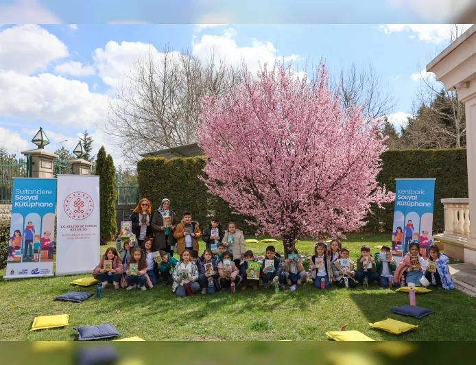ESKİŞEHİR BÜYÜKŞEHİR BELEDİYESİ KÜTÜPHANELER HAFTASI’NDA MİNİKLERİ KİTAPLARLA BULUŞTURDU