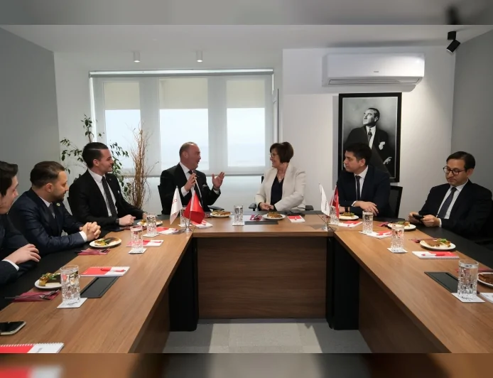 EGİAD Başkanı M. Kaan Özhelvacı: “Gelecek ortak akıl ve dönüşümle inşa edilecek”