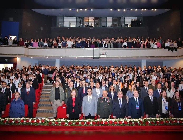 İzmir’de TÜBİTAK 2204-B Ortaokul Proje Yarışması Bölge Ödülleri Sahiplerini Buldu