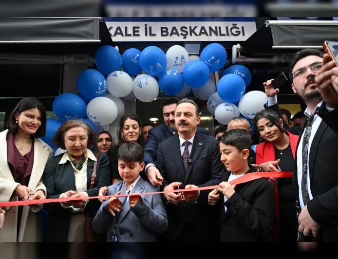 ANAHTAR PARTİ GENEL BAŞKANI YAVUZ AĞIRALİOĞLU: “BUGÜN KENDİ MİKROFONUMUZA KONUŞUYORUZ AMA YARIN MEMLEKETİN TAMAMINA SESLENECEĞİZ”