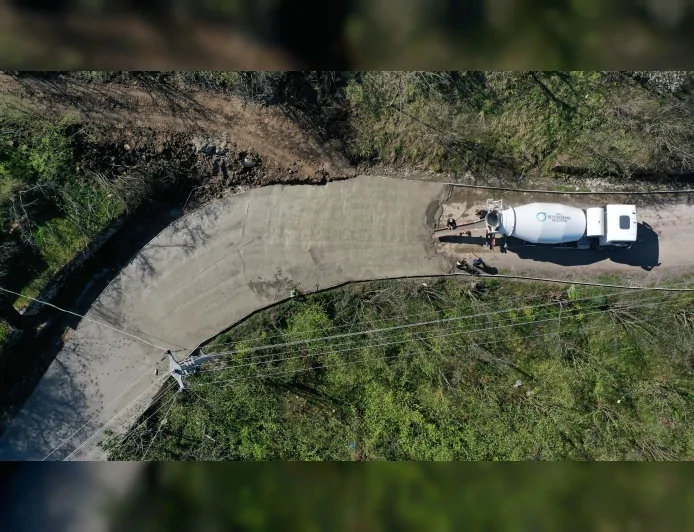 Ordu Büyükşehir Belediyesi Fatsa Büyükkoç Mahallesi’nde 25 yıllık yol sorunu beton yol çalışmasıyla çözülüyor