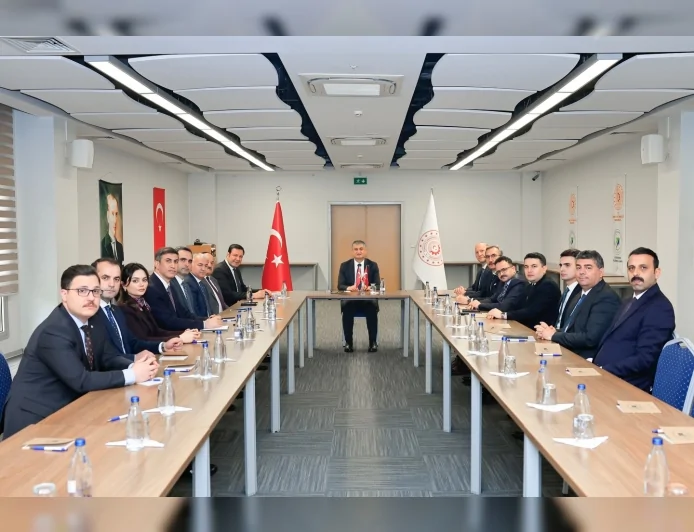 ADANA VALİSİ MUSTAFA YAVUZ İLÇE KAYMAKAMLARIYLA KAMU HİZMETLERİNİ DEĞERLENDİRDİ