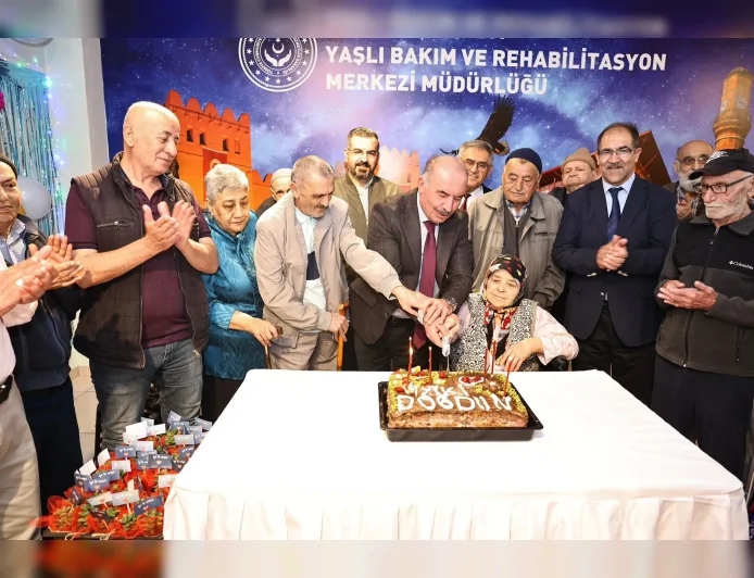 Çorum Valisi Ali Çalgan Huzurevinde Düzenlenen Doğum Günü Etkinliğinde Büyüklerle Buluştu