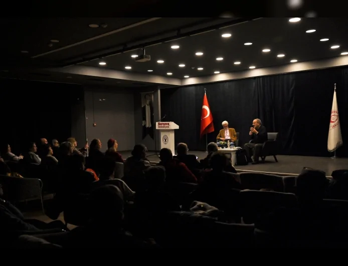 İzmir Bornova’da düzenlenen Kent Söyleşileri’nde Yusuf Alper şiir ve psikanaliz ilişkisini anlattı