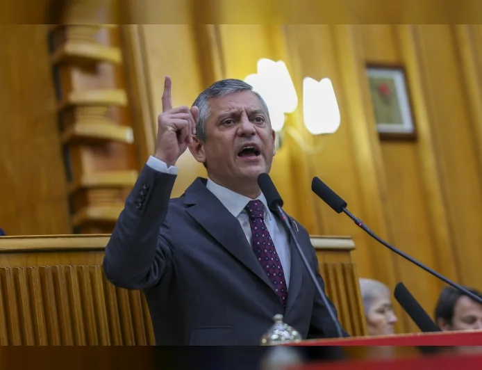 CHP Genel Başkanı Özgür Özel: “Ya ara seçim yapılacak ya da korkaklar tarihe yazılacak”