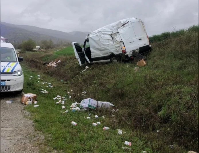 Çorum Mecitözü’nde panelvan devrildi sürücü yaralı olarak hastaneye kaldırıldı
